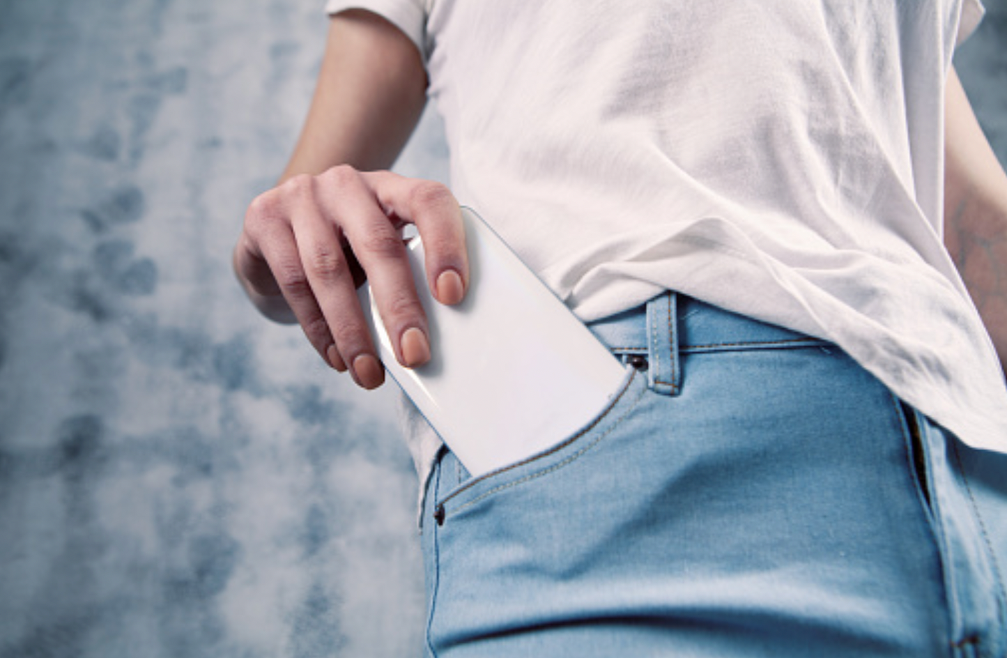 Women's Jeans With Pockets Big Enough To Hold A Smartphone
